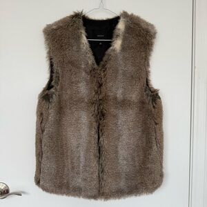 Aritzia Talula Faux Fur Vest Taupe Brown Small